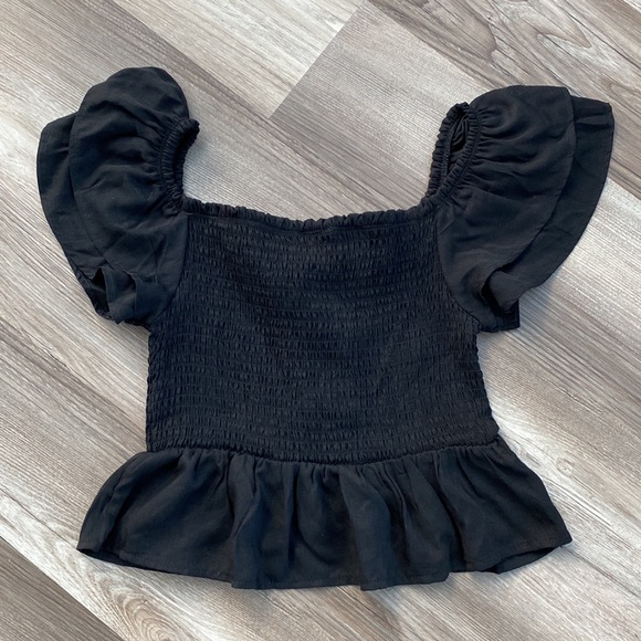 Black top ruffled sleeve - Picture 4 of 5